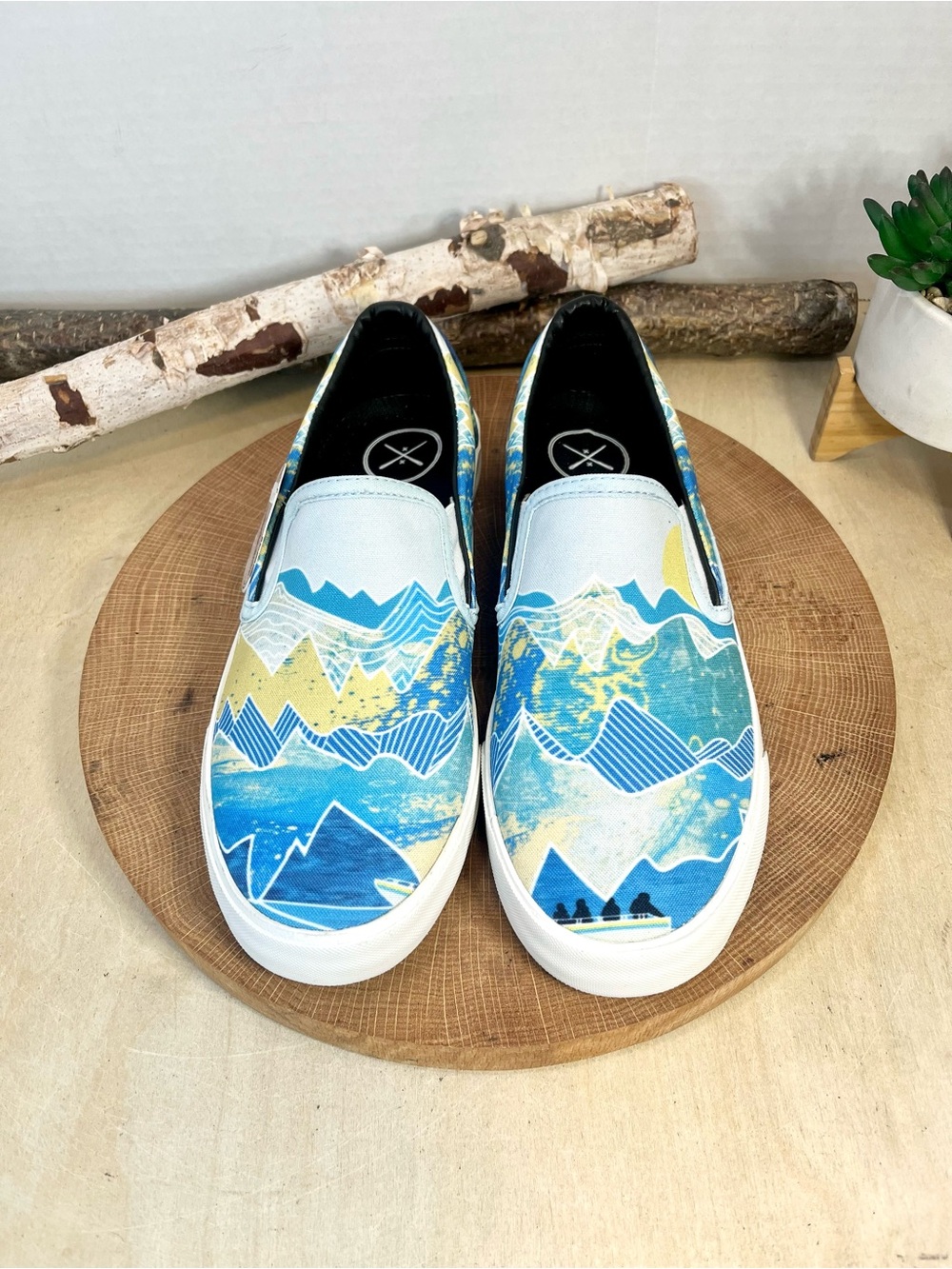 Inkkas Apex Slip On Women’s Size 8 | Waves & Sharks Blue Mosaic Print